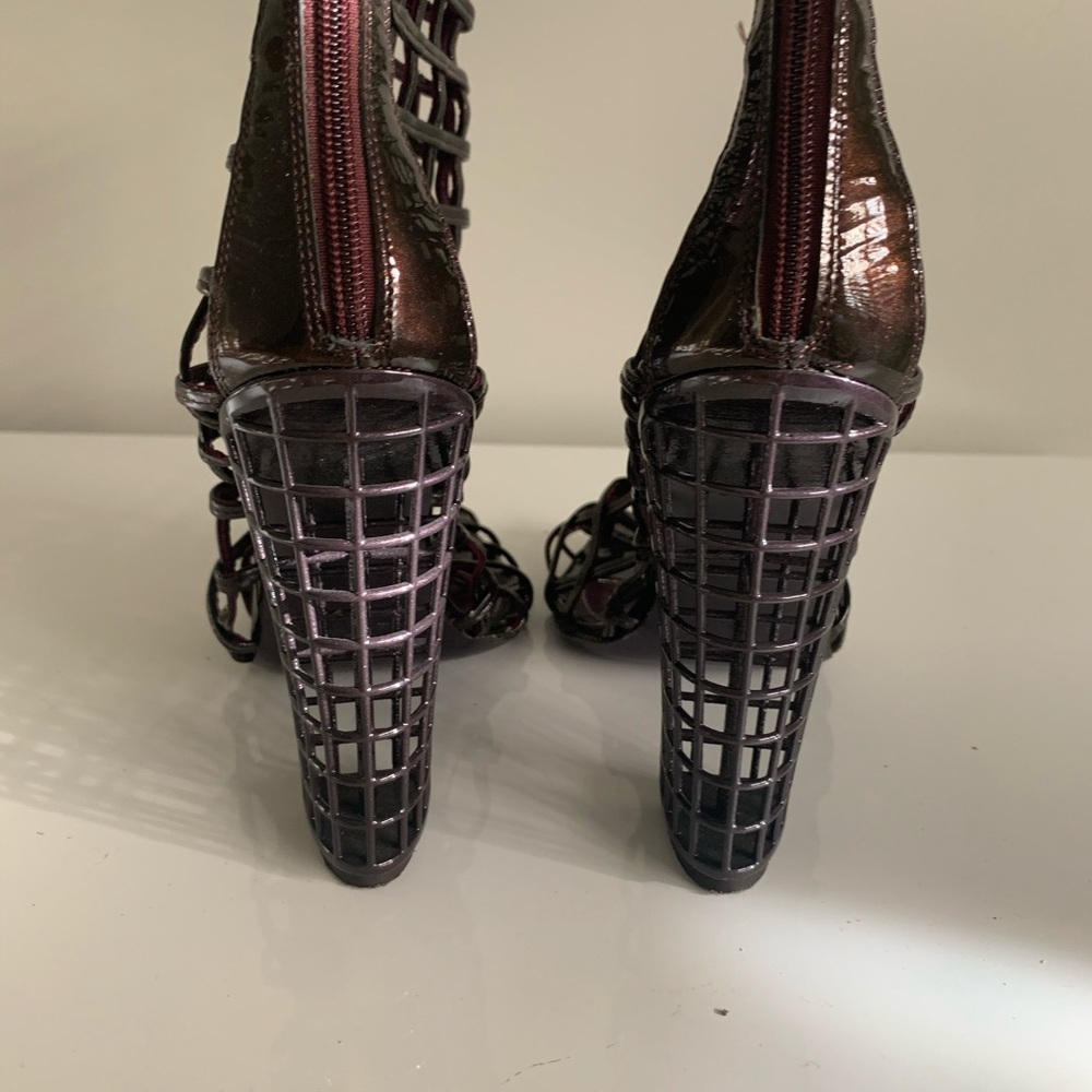 *SOLD* YVES SAINT LAURENT
Leather Cage Peep-Toe - Picture 7 of 15